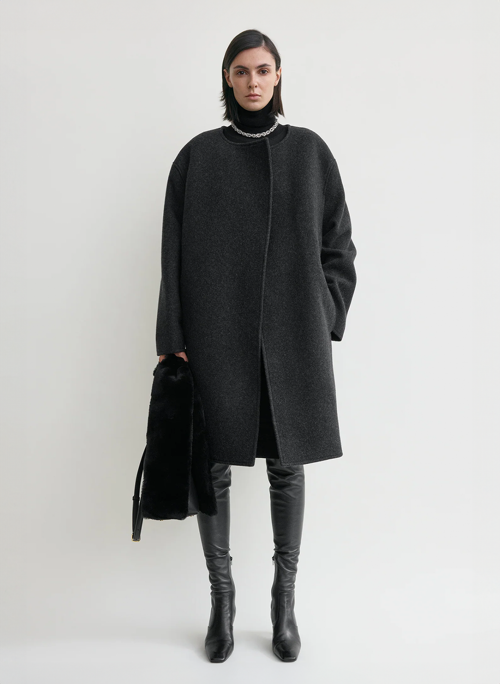 Obscura Minimal Wool Coat