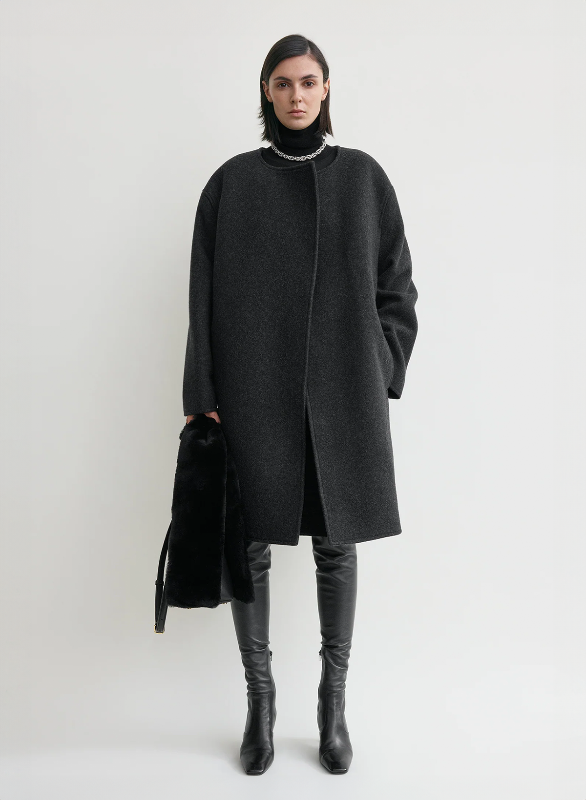 Obscura Minimal Wool Coat
