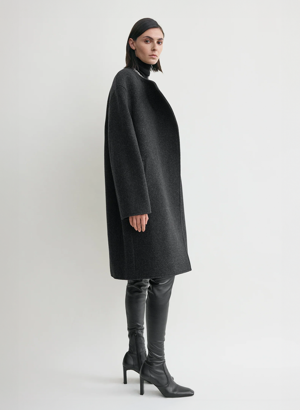 Obscura Minimal Wool Coat
