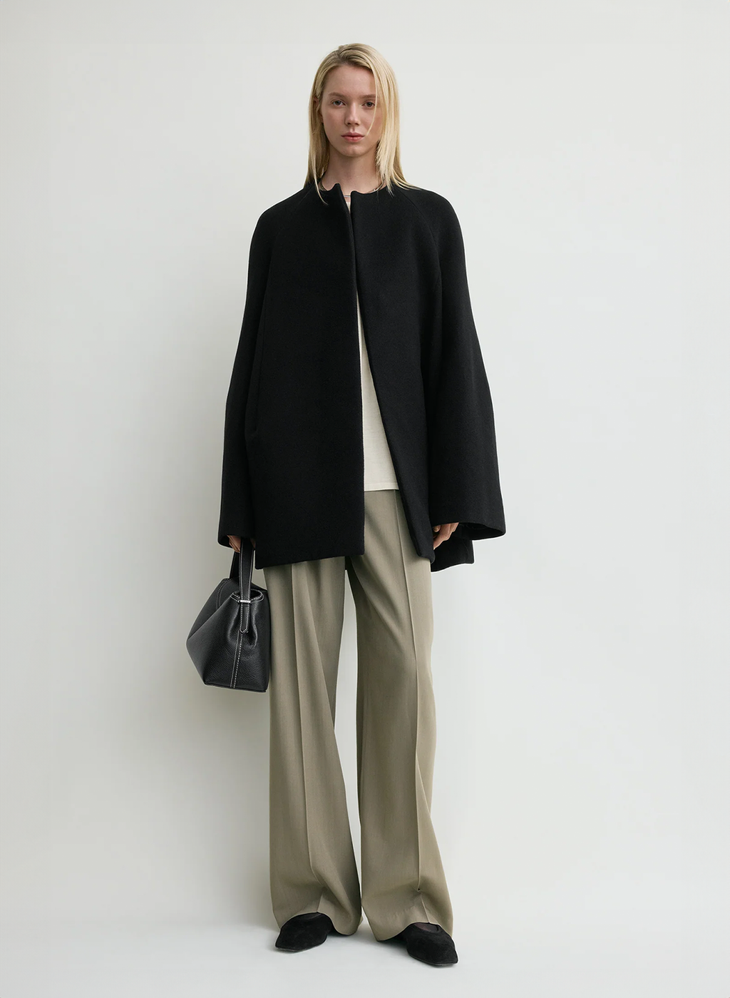 Obscura Minimal Wool Coat