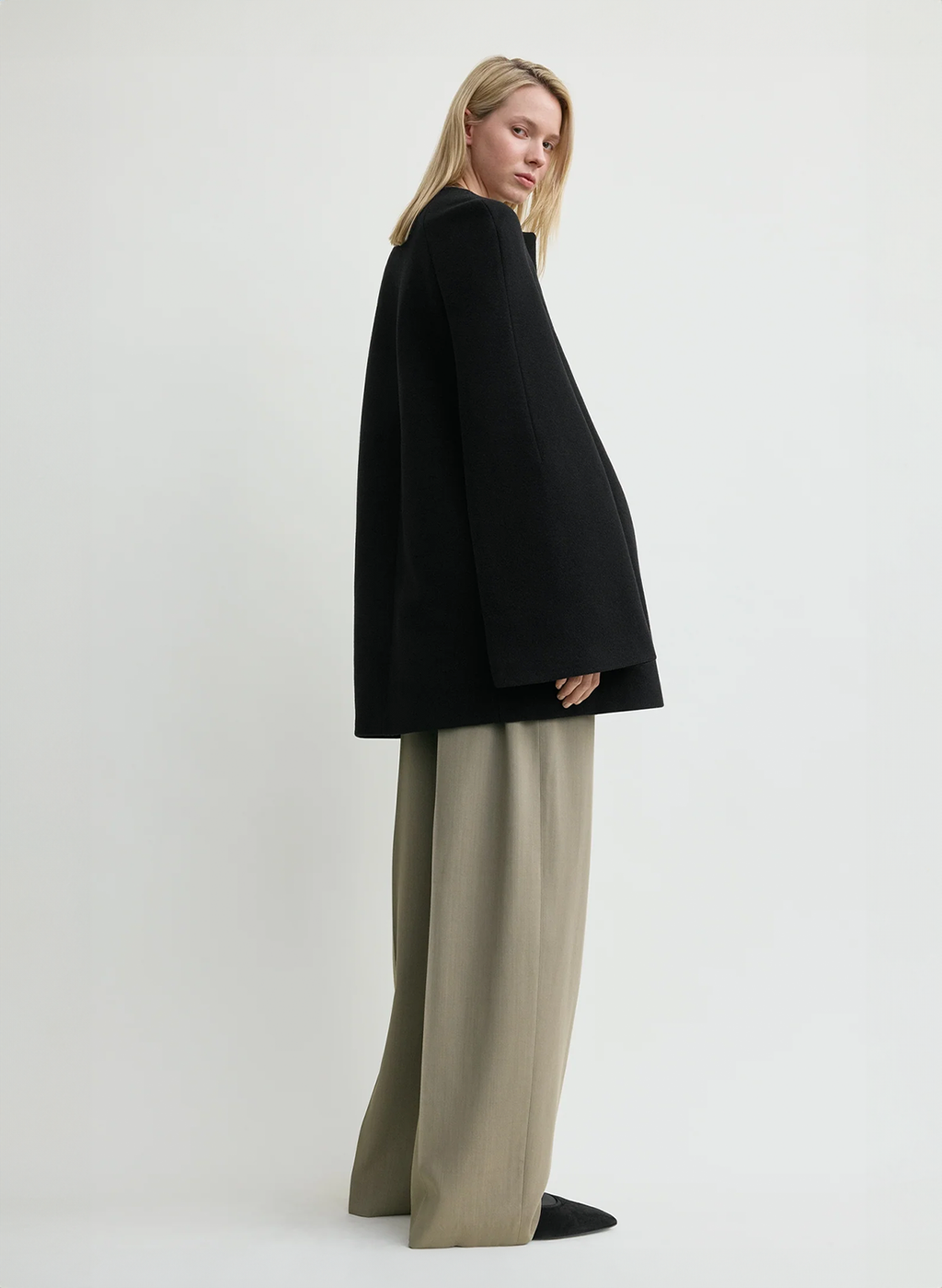 Obscura Minimal Wool Coat
