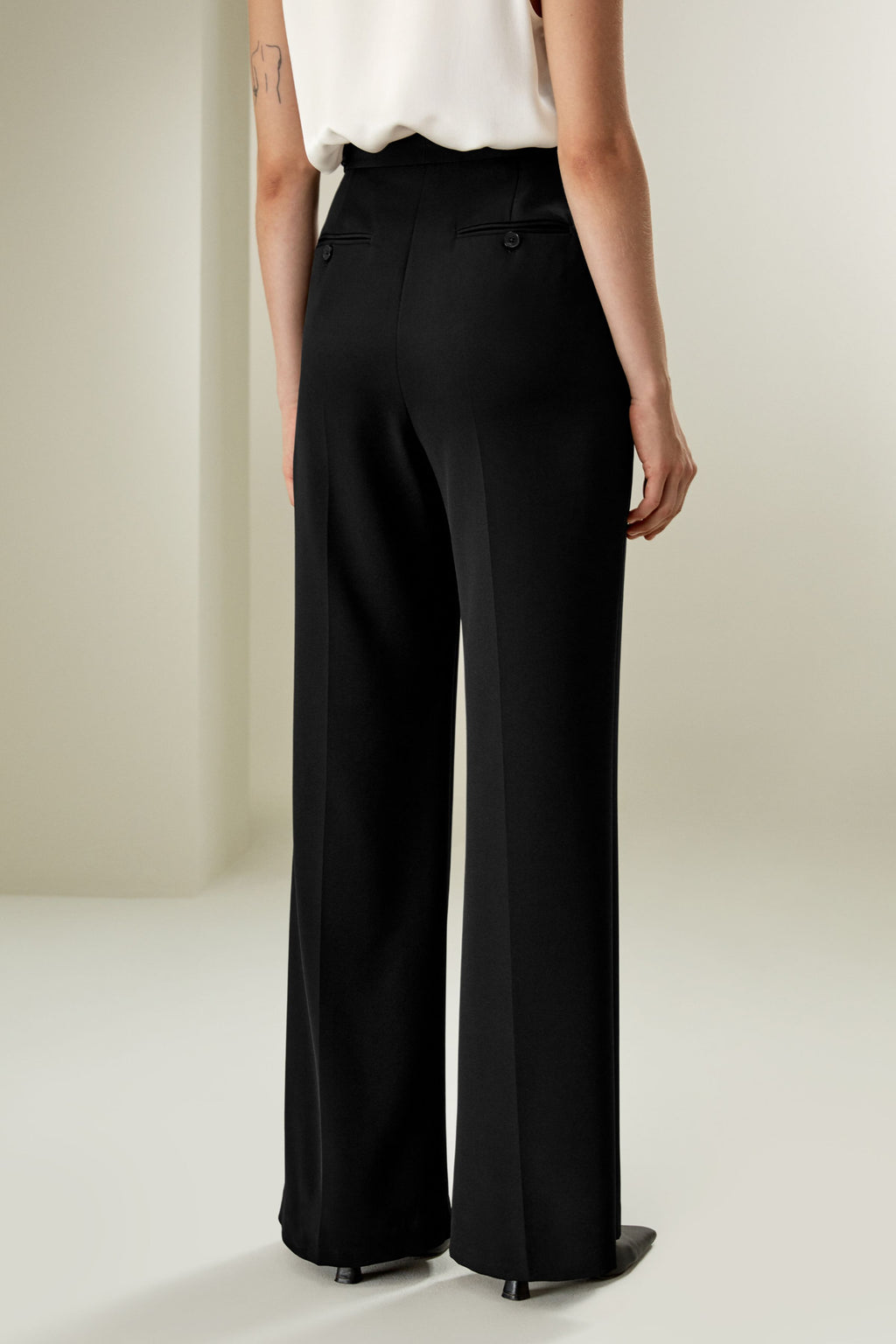 Subtle-flare Trousers