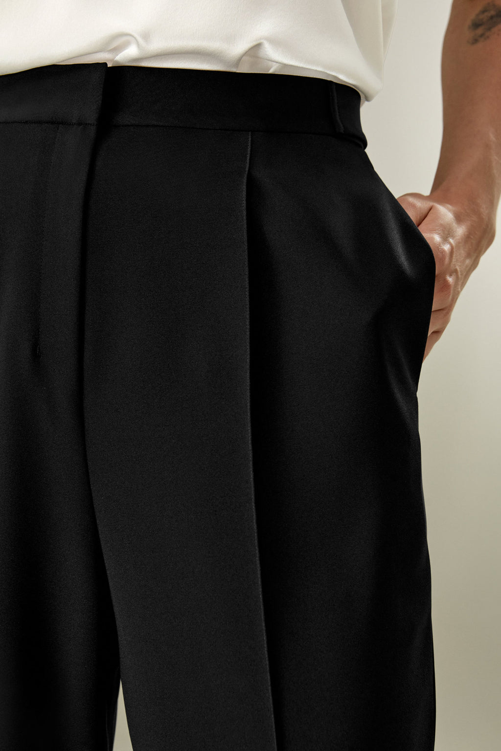 Subtle-flare Trousers