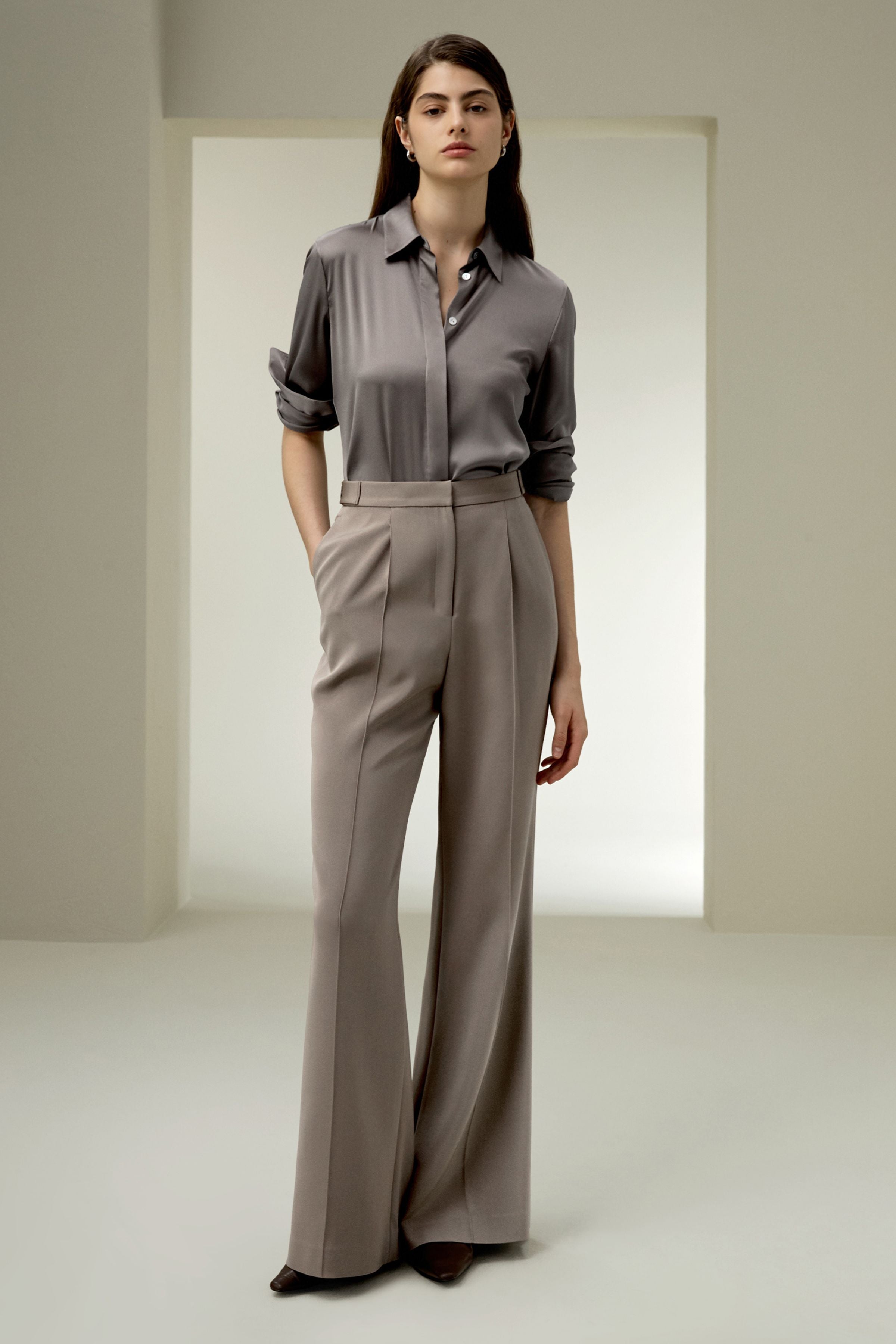 Subtle-flare Trousers