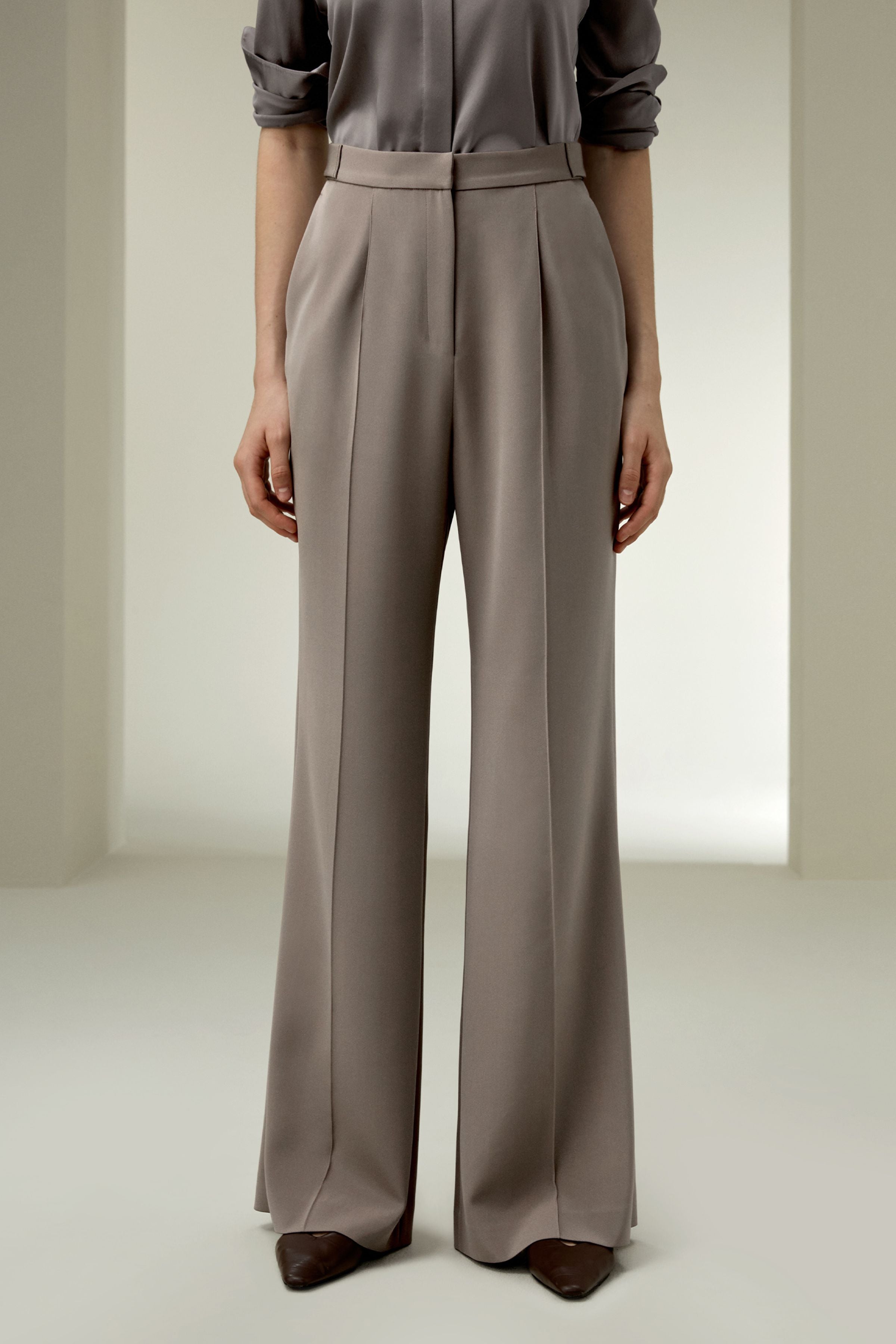 Subtle-flare Trousers