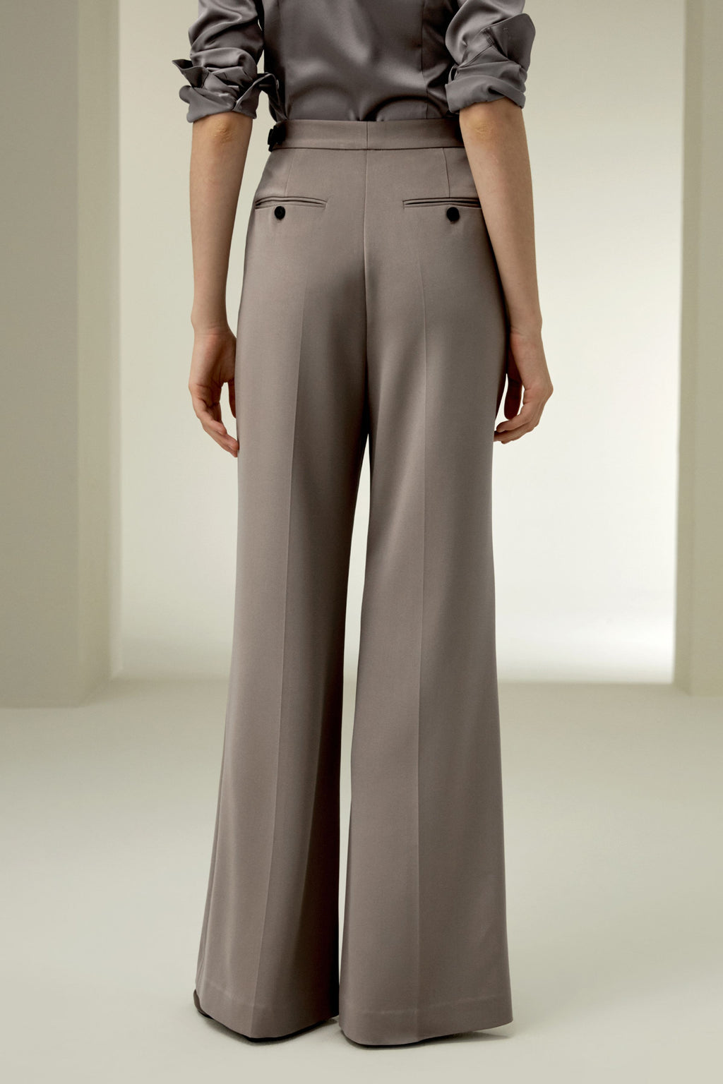 Subtle-flare Trousers