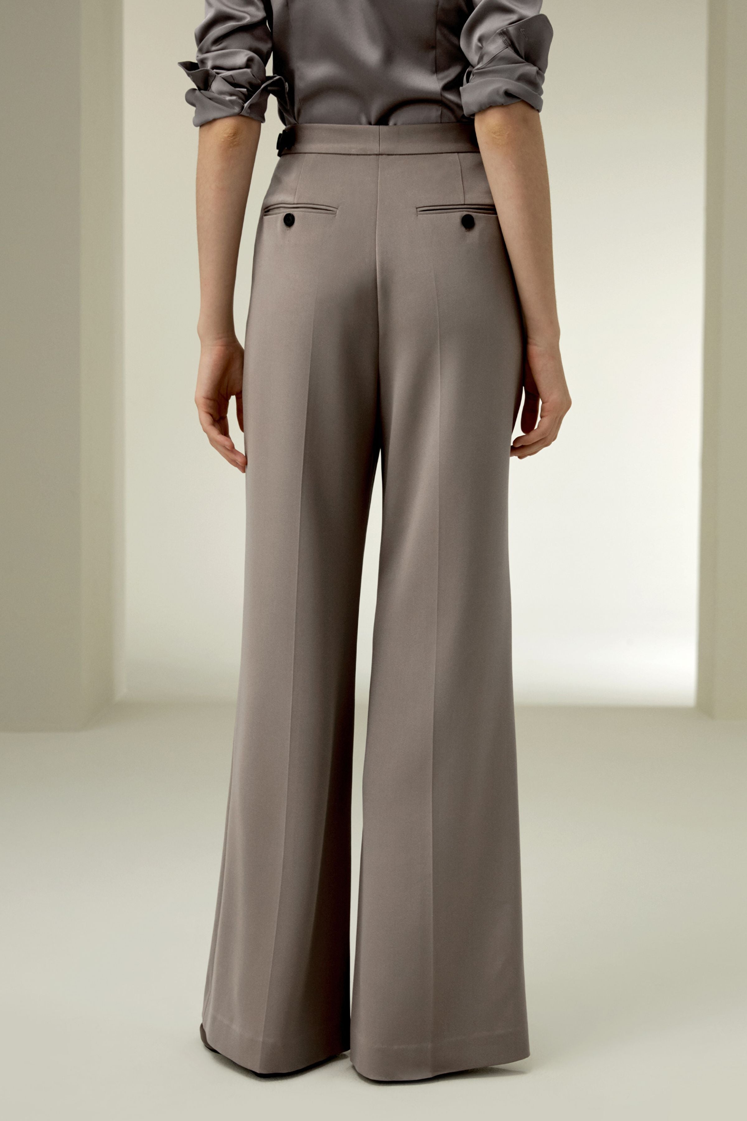 Subtle-flare Trousers