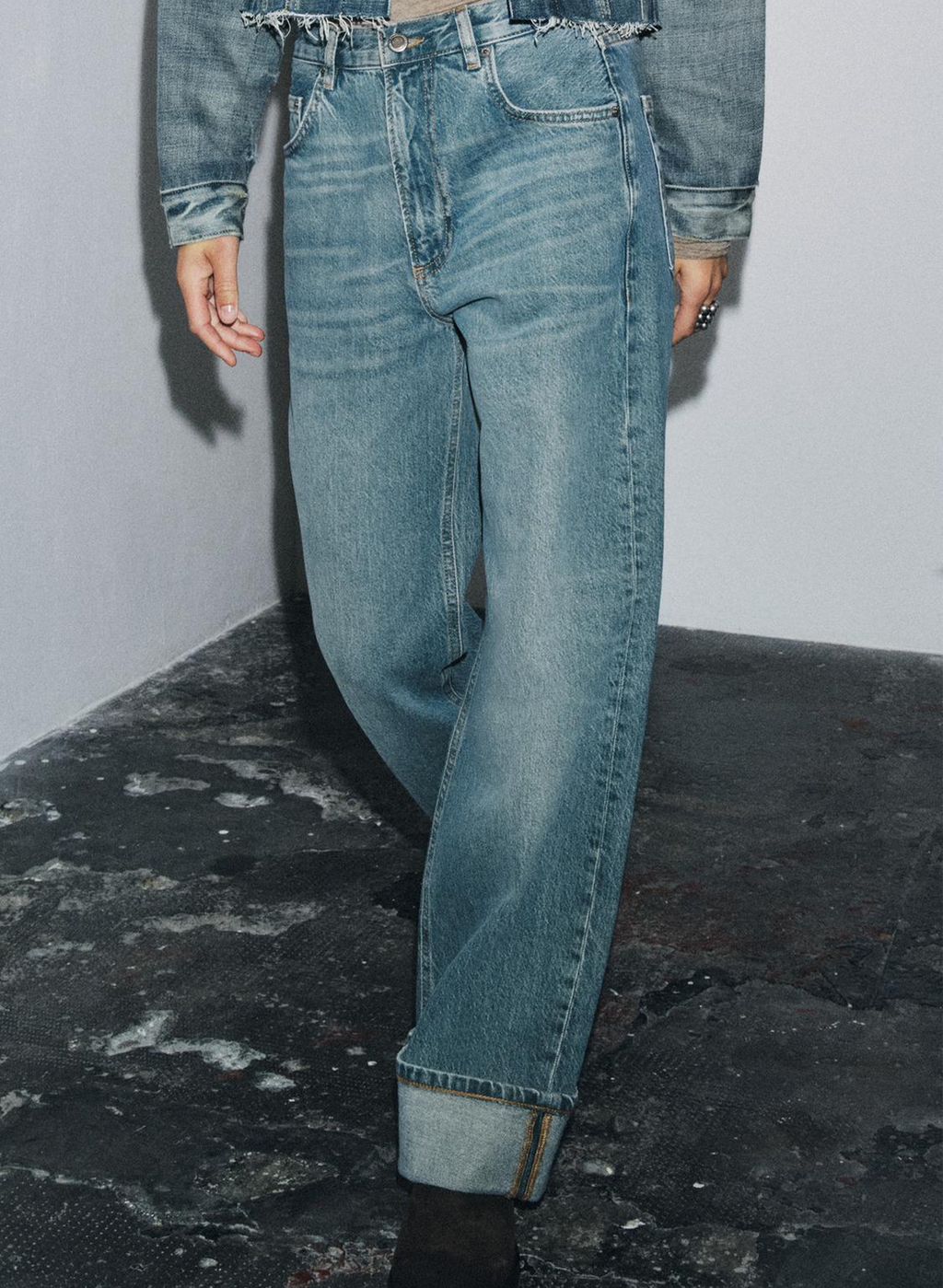 Baggy Mid-Waist Jeans