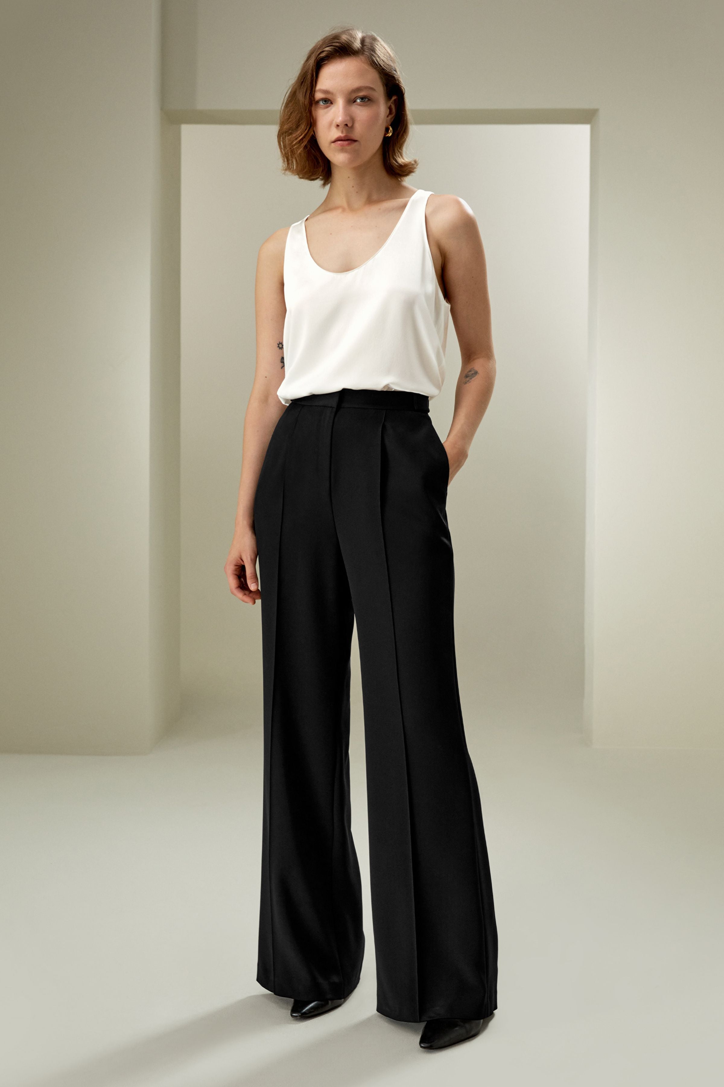 Subtle-flare Trousers
