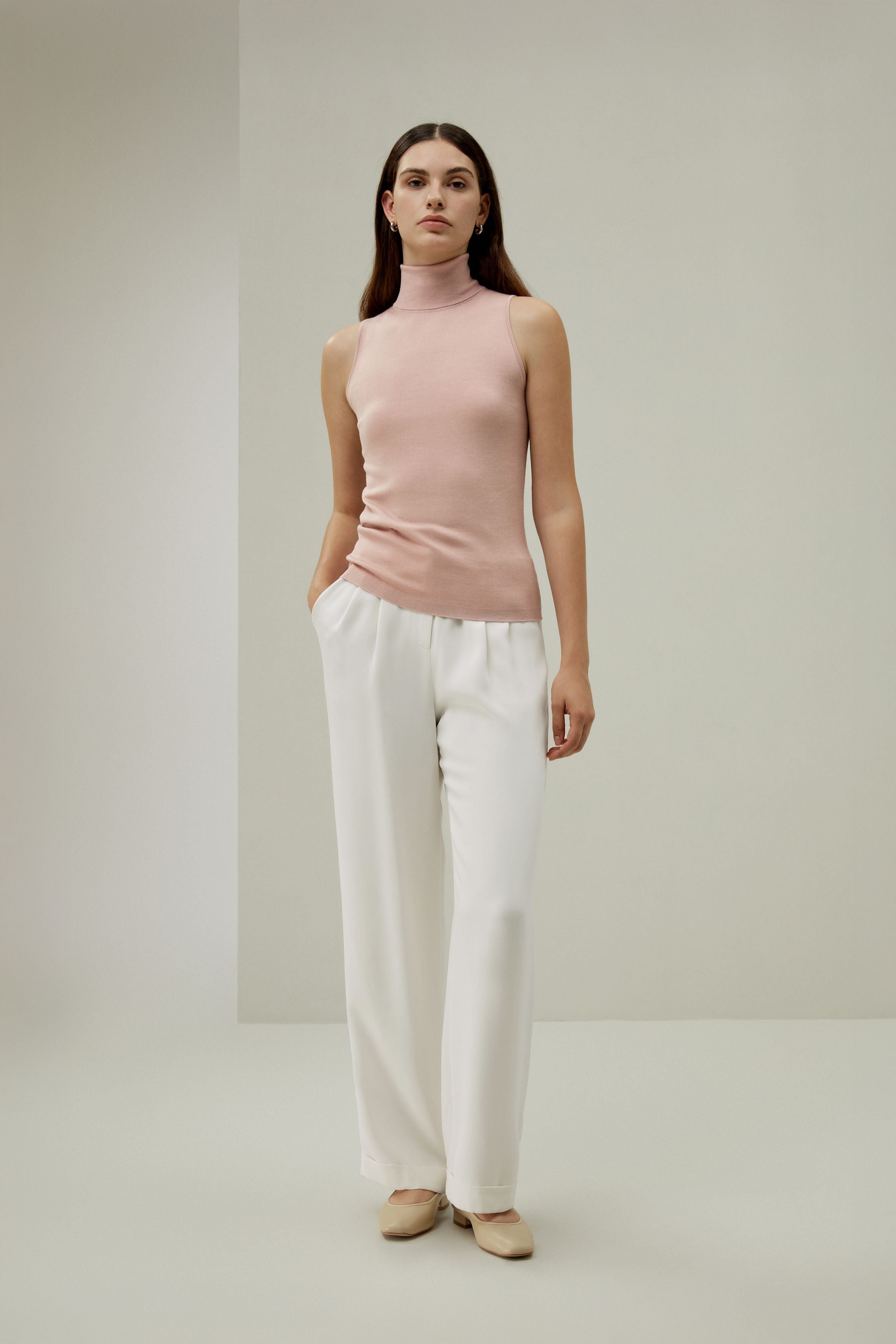 Minimalist Sleeveless Turtleneck Top