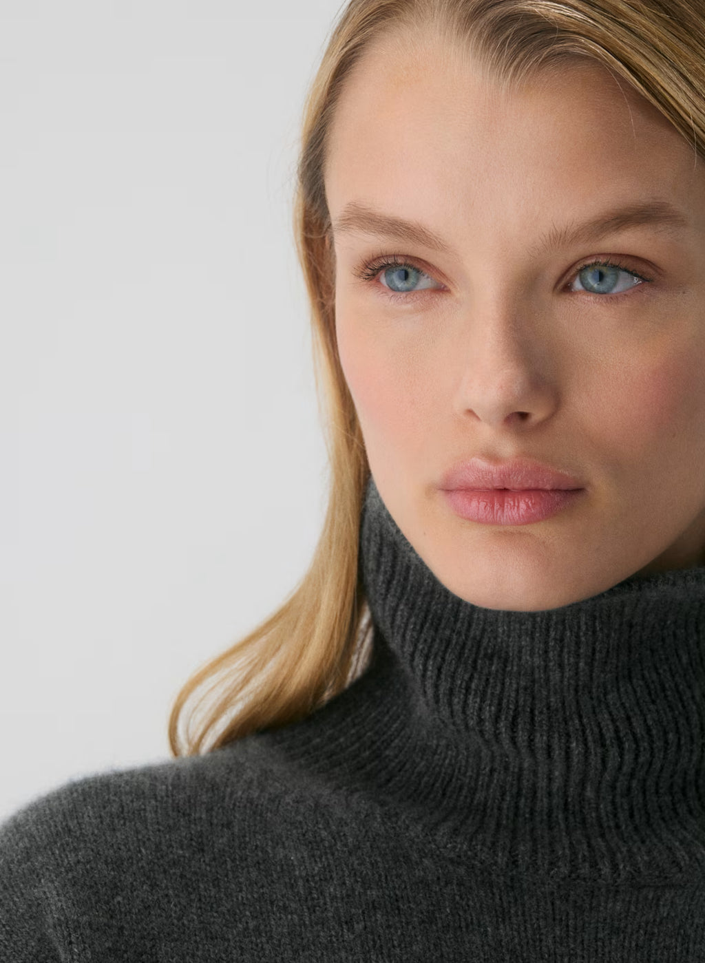 Plush Cashmere Oversized Turtleneck