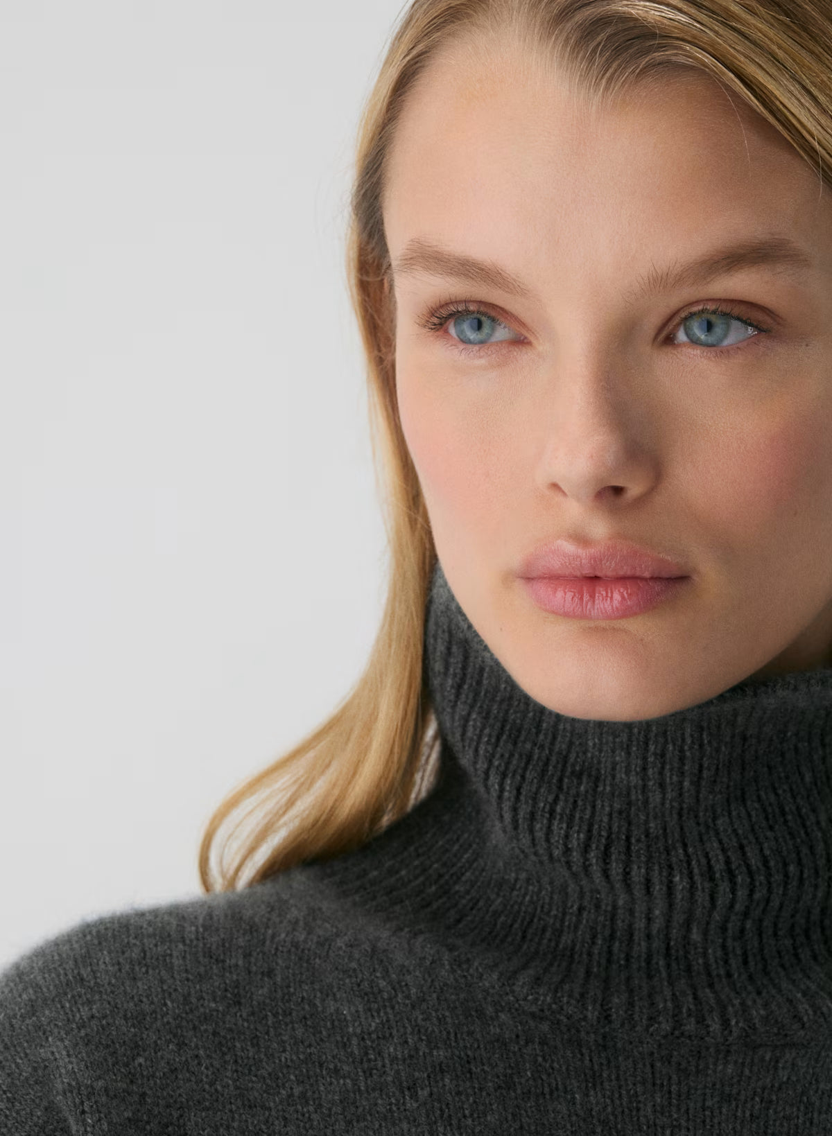 Plush Cashmere Oversized Turtleneck