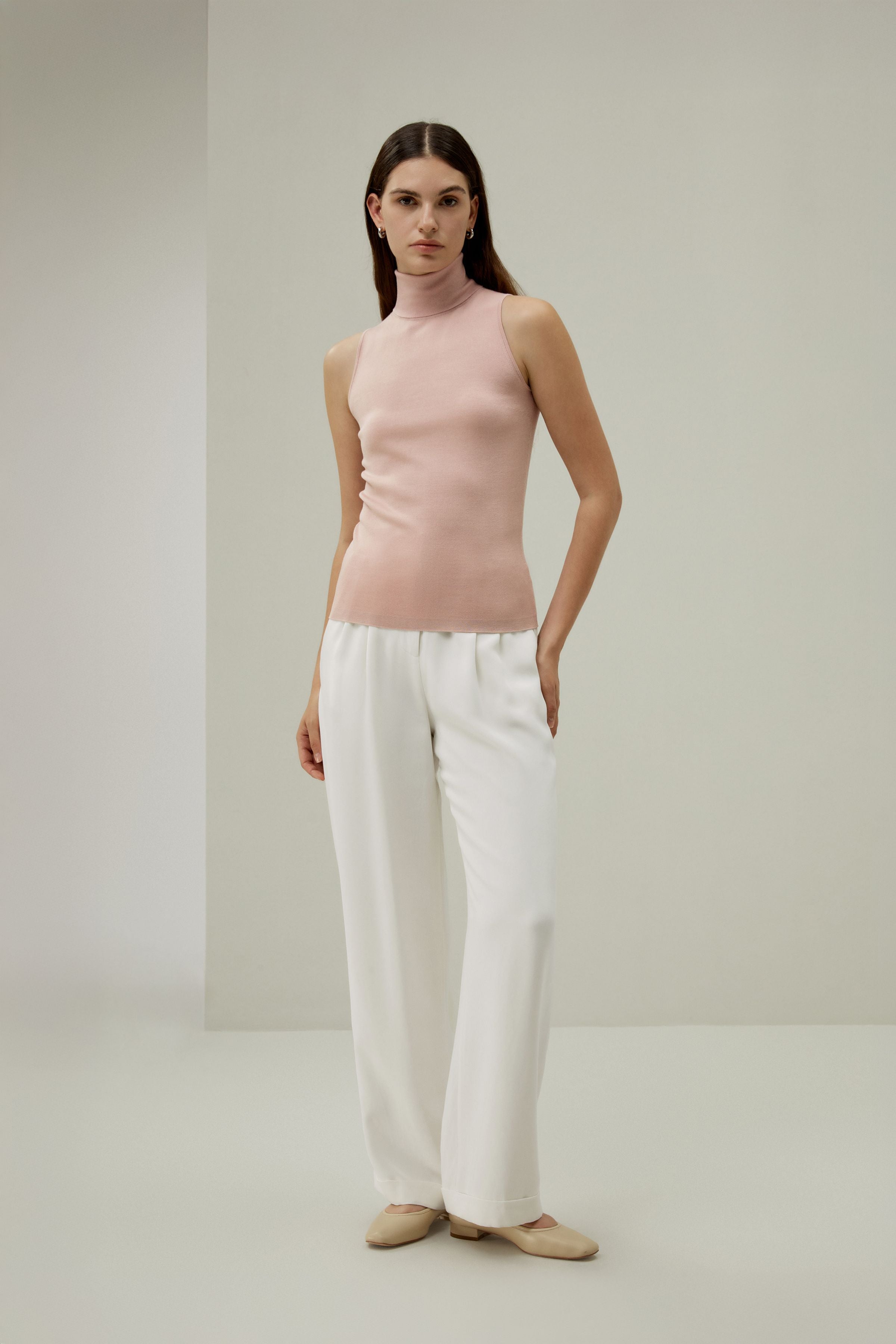 Minimalist Sleeveless Turtleneck Top