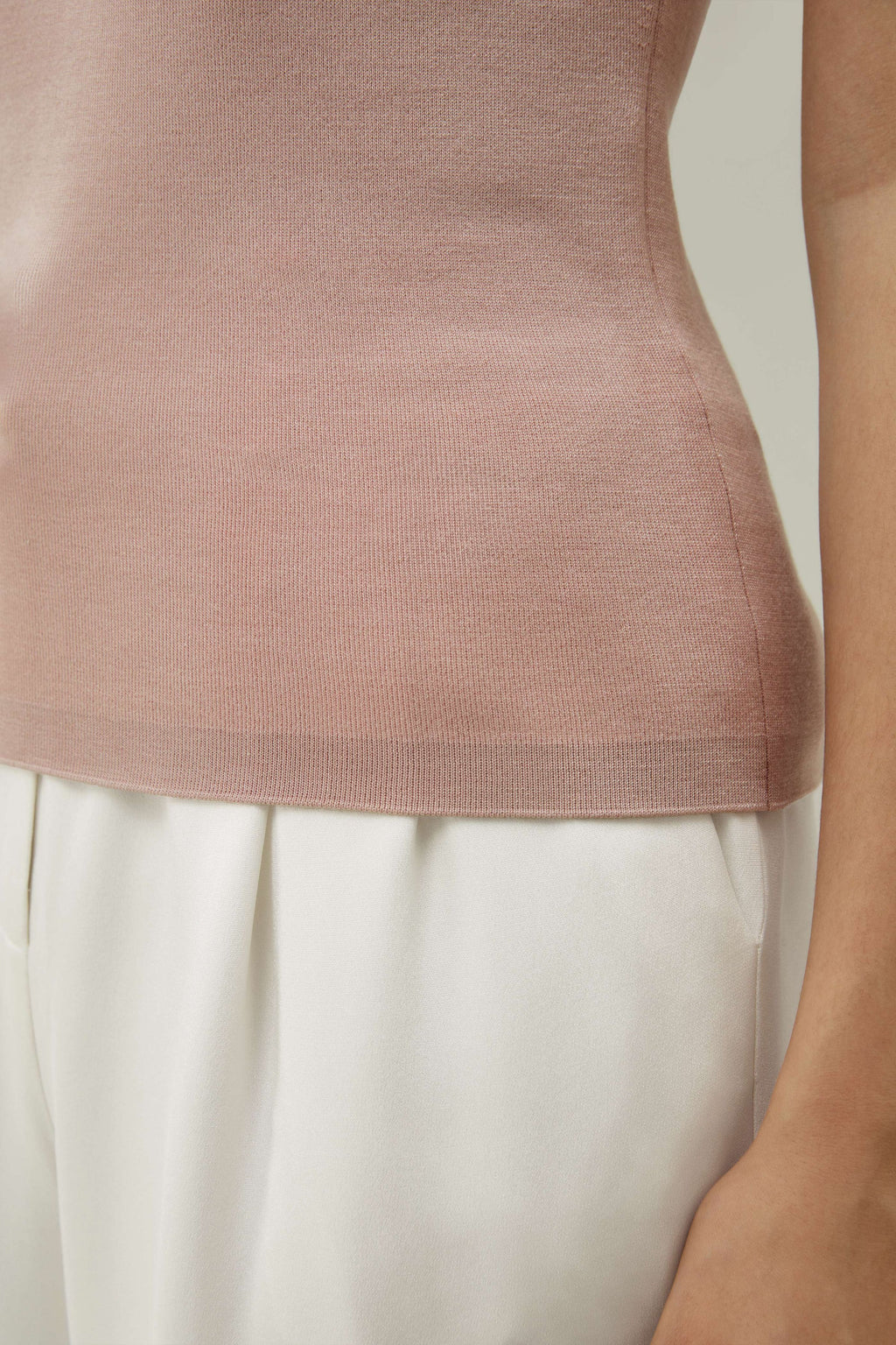 Minimalist Sleeveless Turtleneck Top