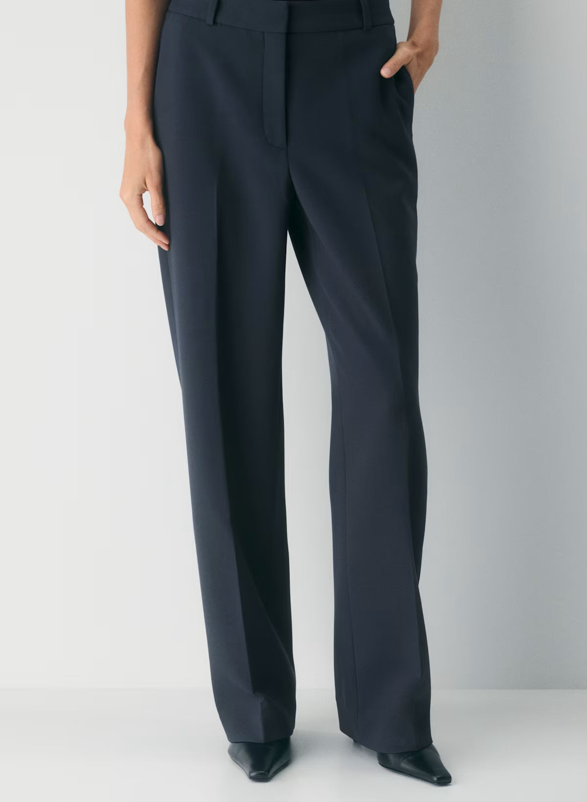 New Agency Pant - (Re)ssential