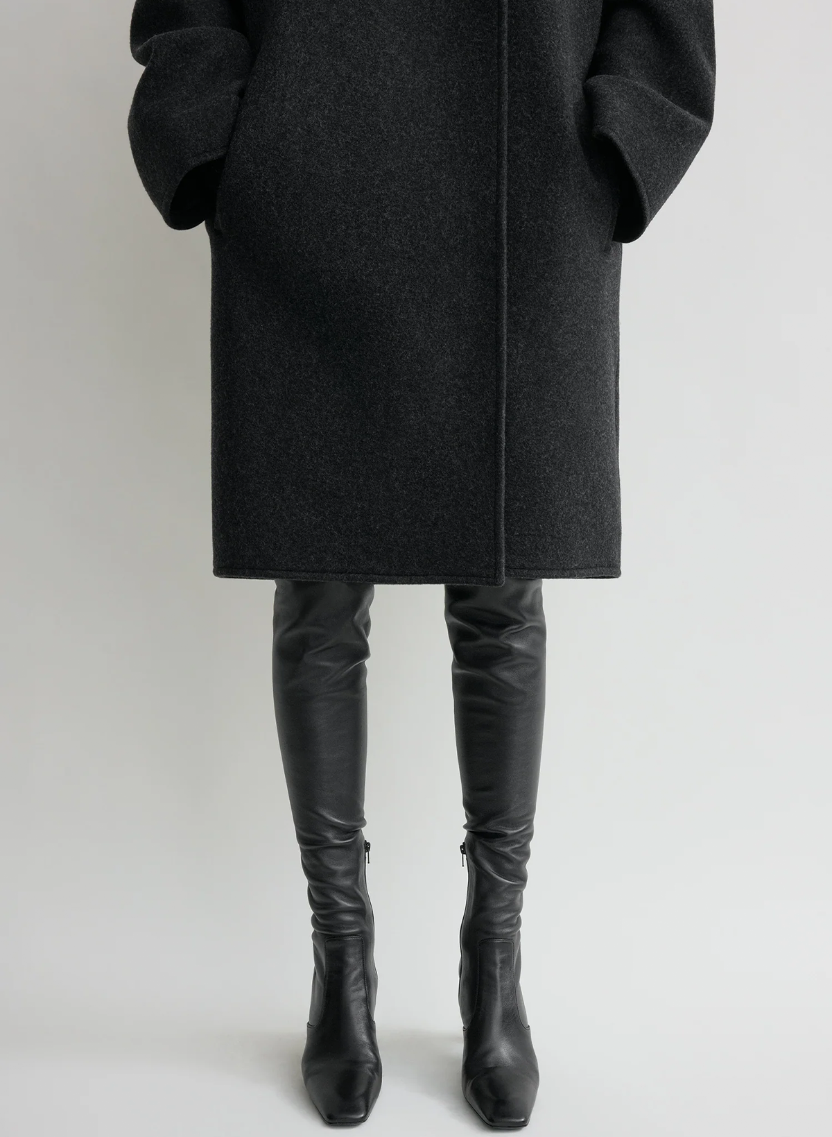 Obscura Minimal Wool Coat