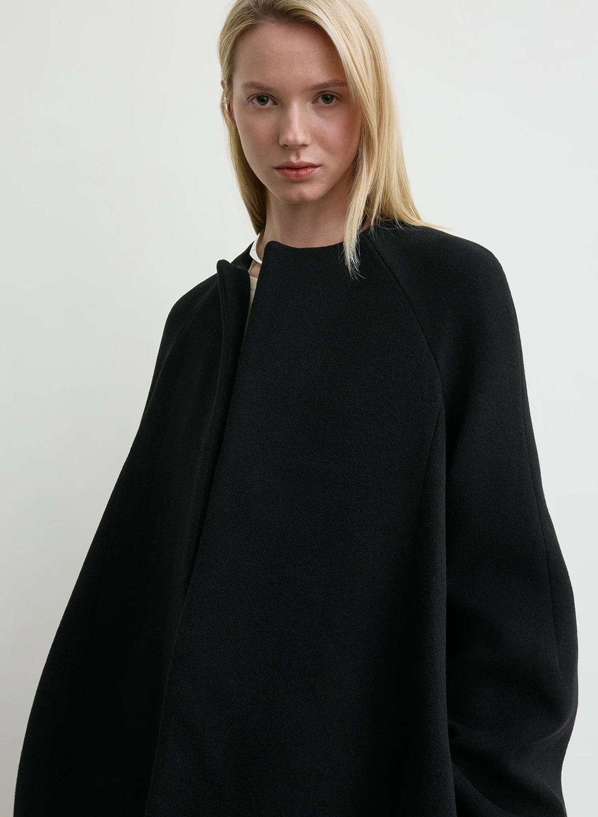 Obscura Minimal Wool Coat