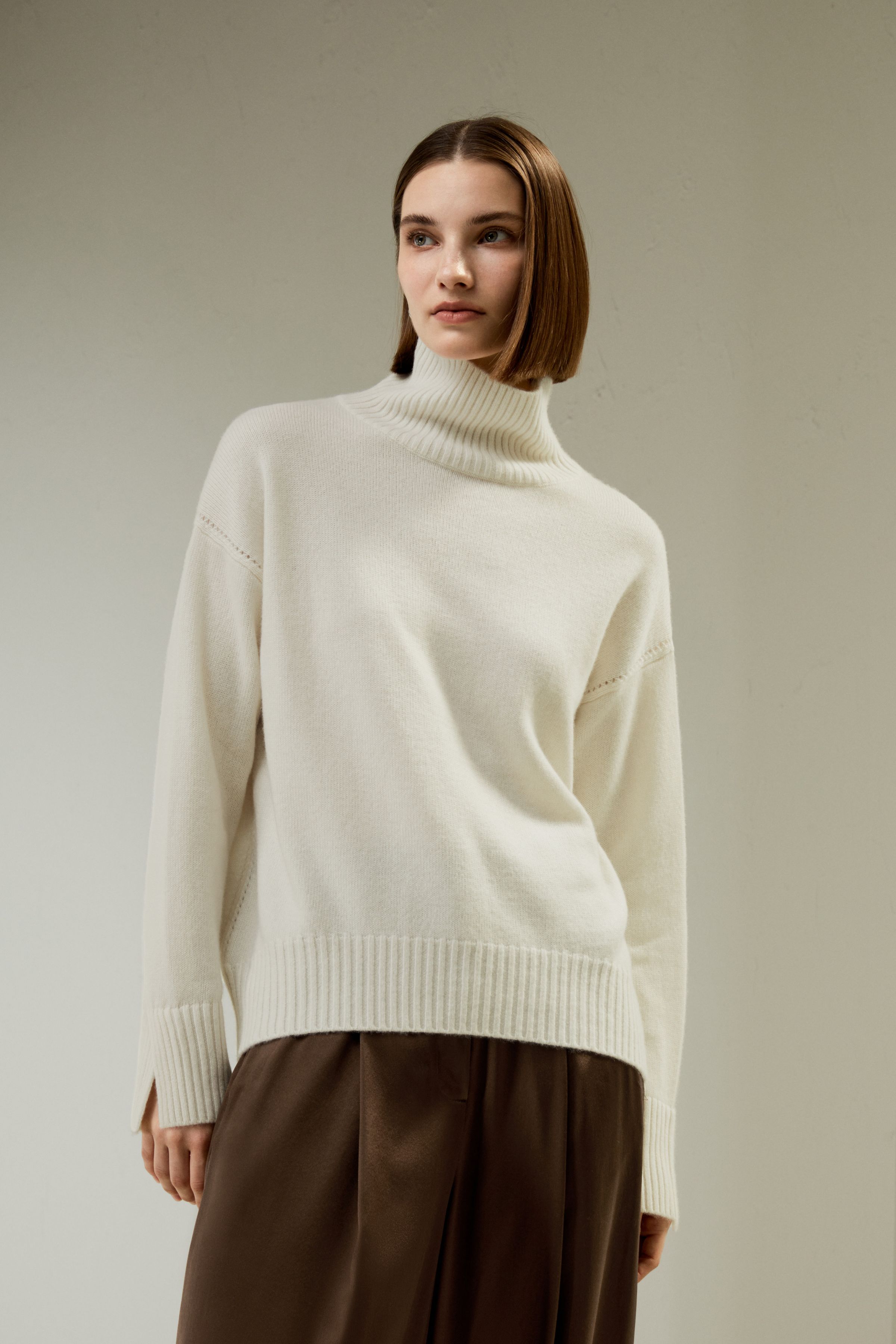 Turtleneck Relaxed-Fit Cashmere Sweater