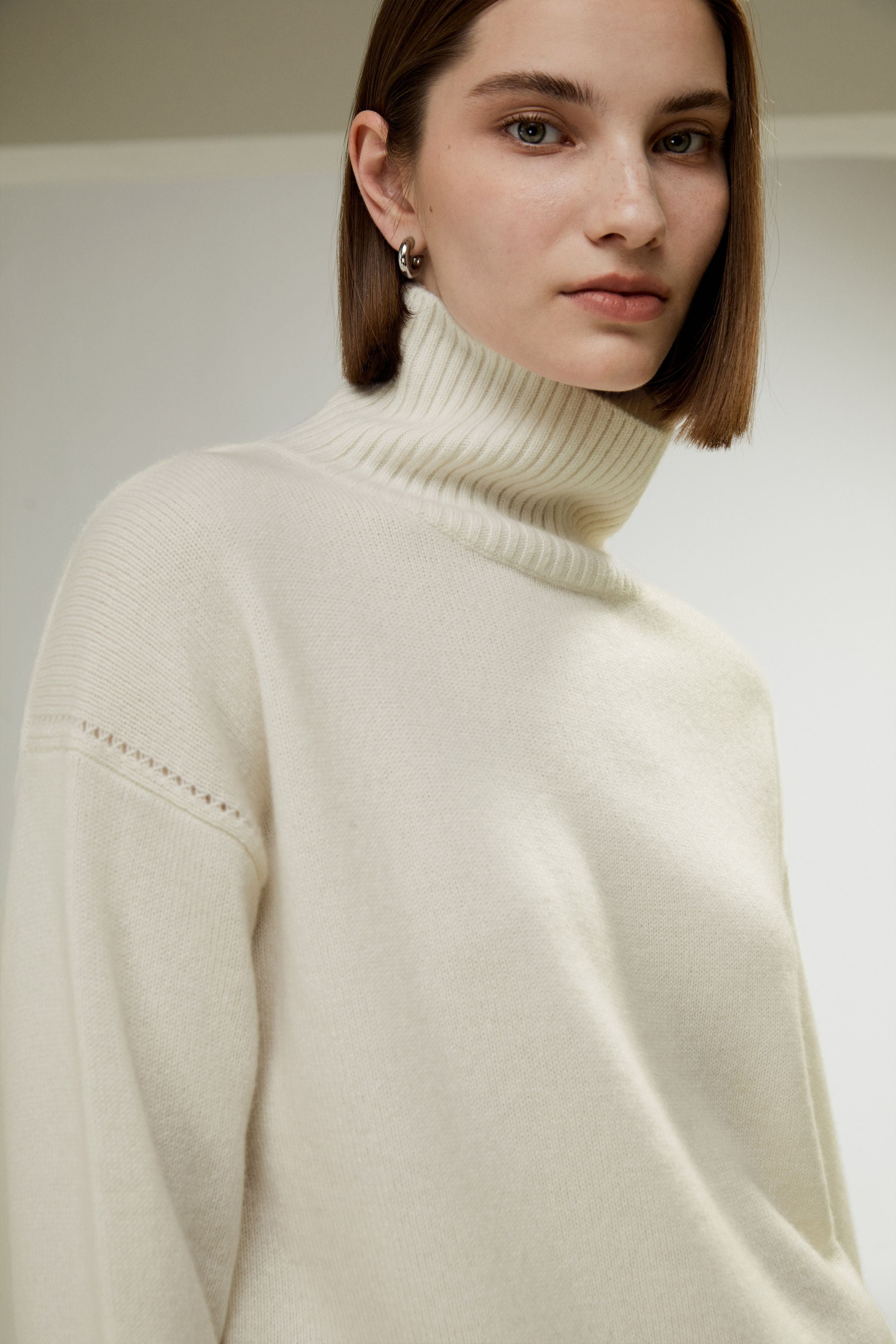 Turtleneck Relaxed-Fit Cashmere Sweater